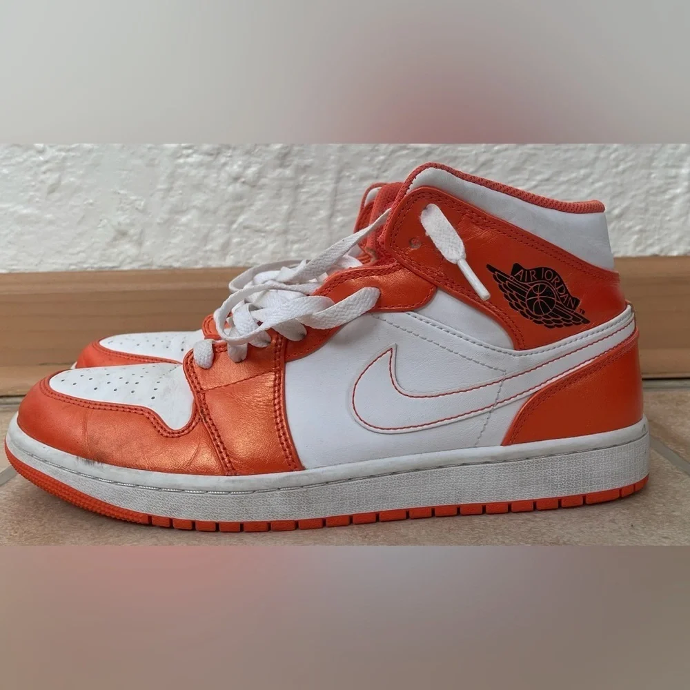 2021 Nike Air Jordan 1 Mid SE Electro Orange Black White Retro Men’s SZ 10